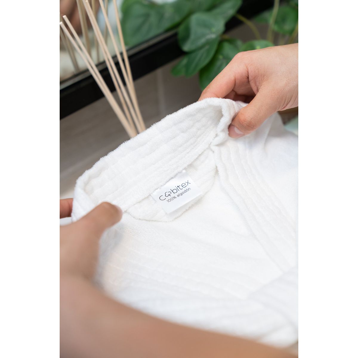 COBITEX HOME - Bata de baño Blanco Small/Mediano 450 gramos 100% algodón