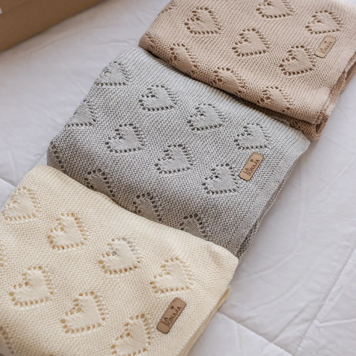 LA SONAJA - SET DE 3 MANTAS TEJIDAS ALGODÓN LA SONAJA CORAZÓN BEBÉ UNISEX