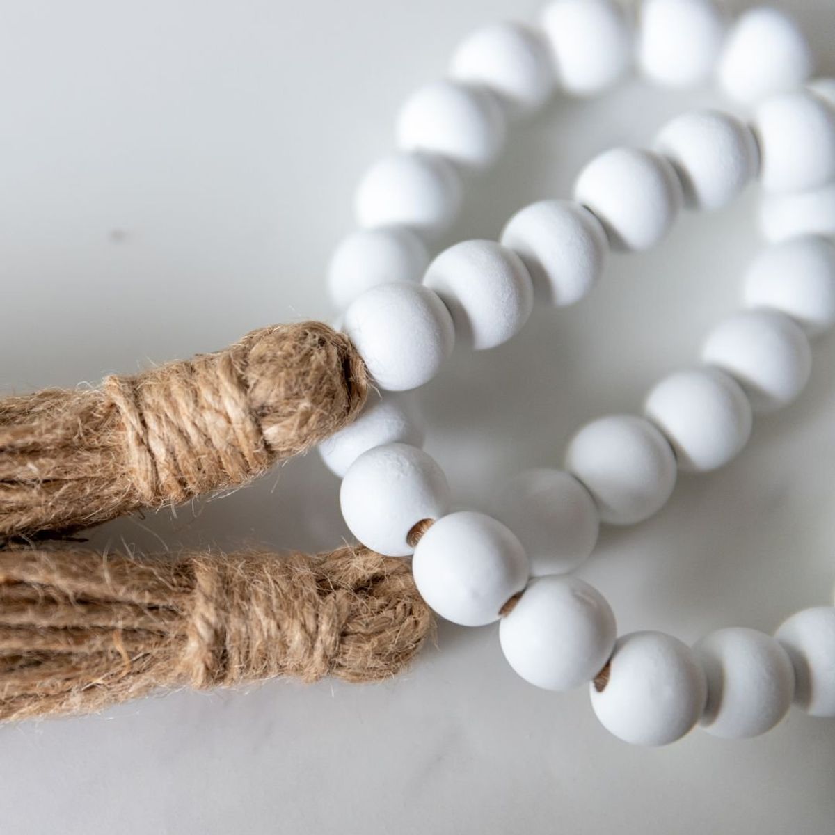 HOGARMAS - Collar de Mesa Decorativo Adorno Blanco