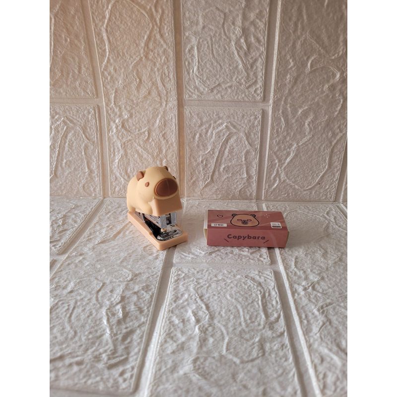 GENERICO - Set de Engrapador + grapas capibara crema
