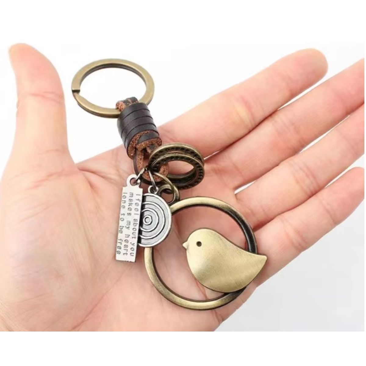 GENERICO - LLAVERO DE ALEACION Y CUERO PAJARITO