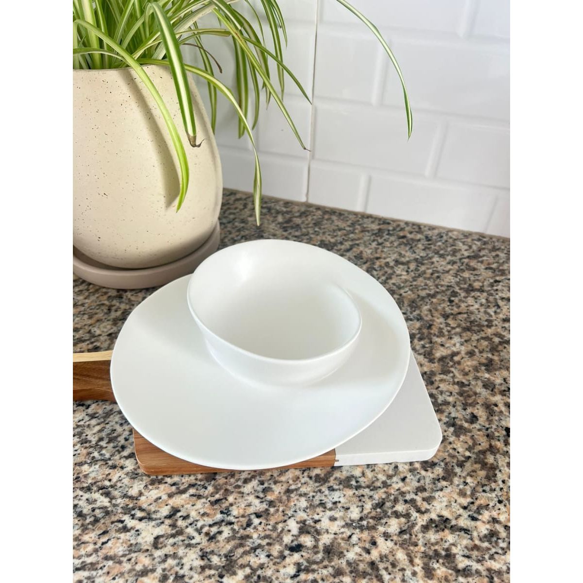 MAP DESIGN HOME - Plato para Piqueos Remolino Blanco 23x4 cm