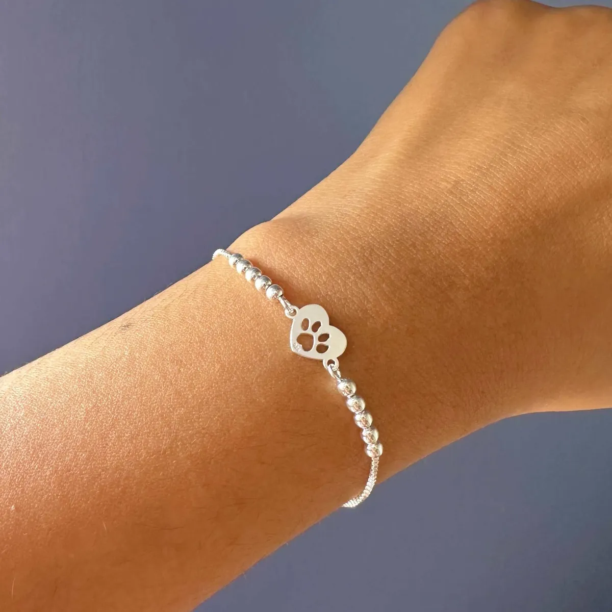 GENERICO - Pulsera regulable con dije corazón huellita en plata