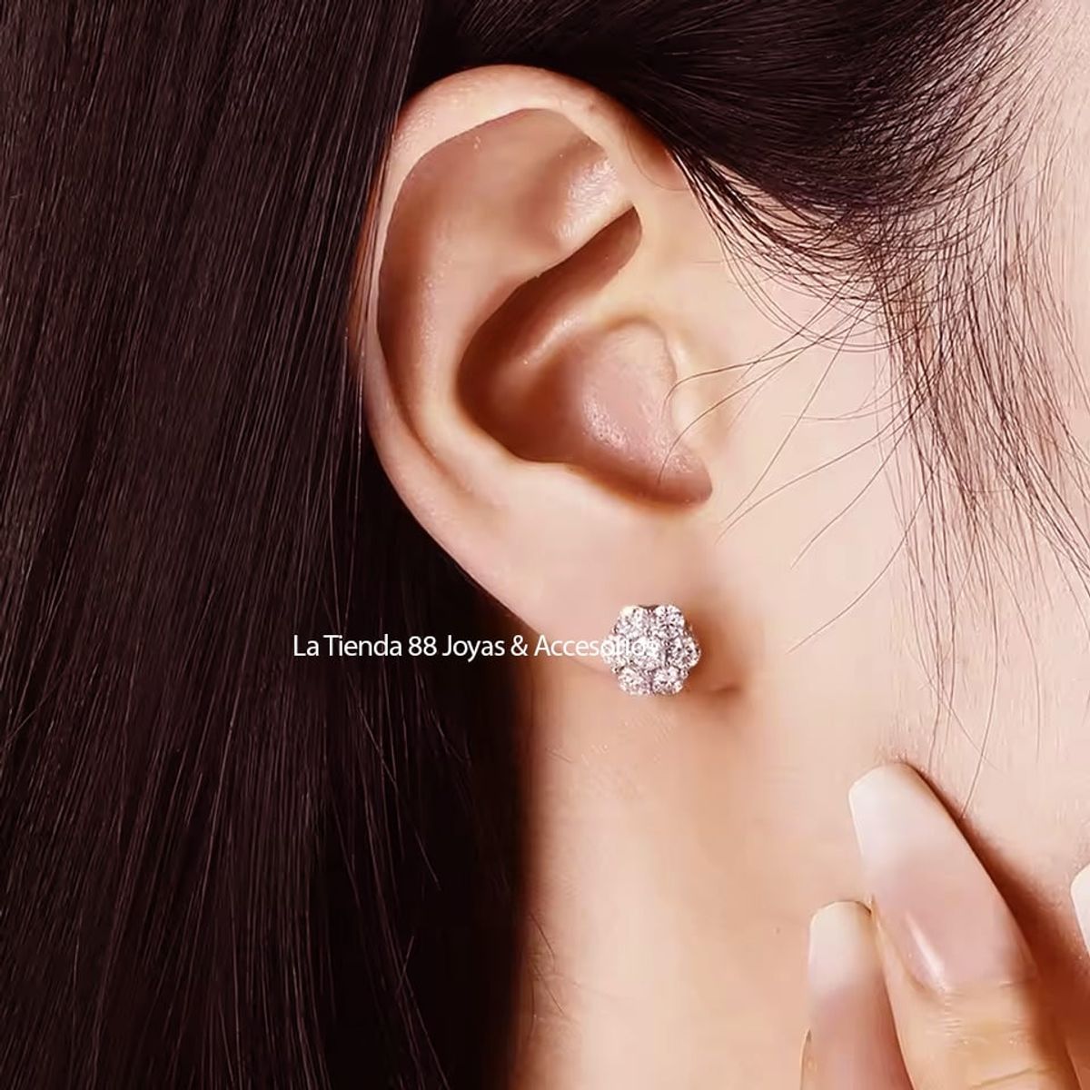 LA TIENDA 88 JOYAS Y ACCESORIOS - La Tienda 88 - Set Collar y Arete Mujer Flor Amor - Blanco