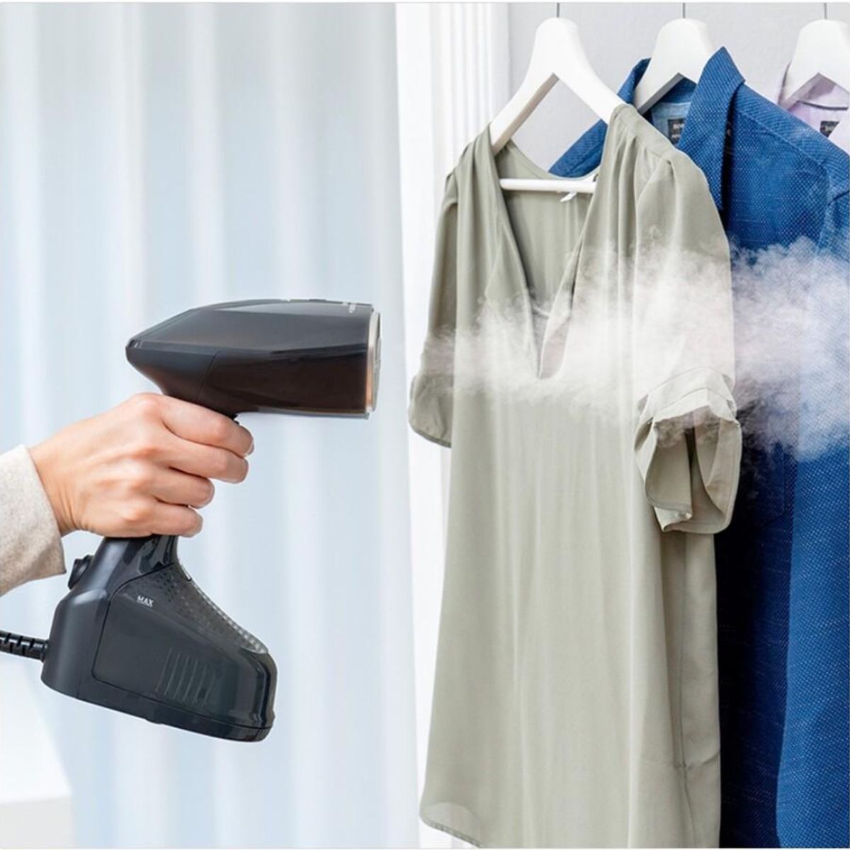 OSTER - Vaporizador de Telas Portátil Oster® GCSTES 101 – 2.5m de Cable