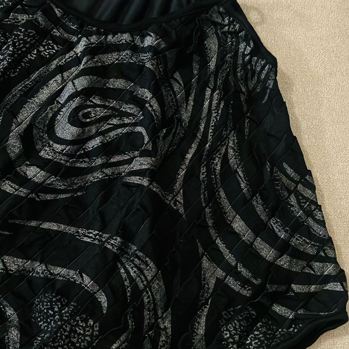 AMA OUTFITTERS - BLUSA PAOLA CON BOBOS