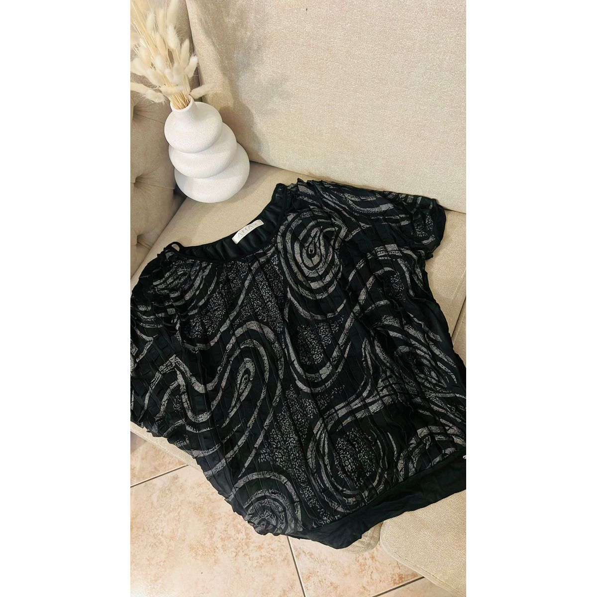 AMA OUTFITTERS - BLUSA PAOLA CON BOBOS