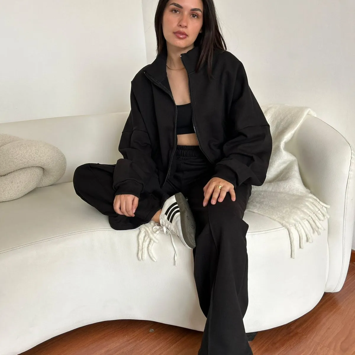 AMA OUTFITTERS - CONJUNTO DE BUZO SET ROMAN