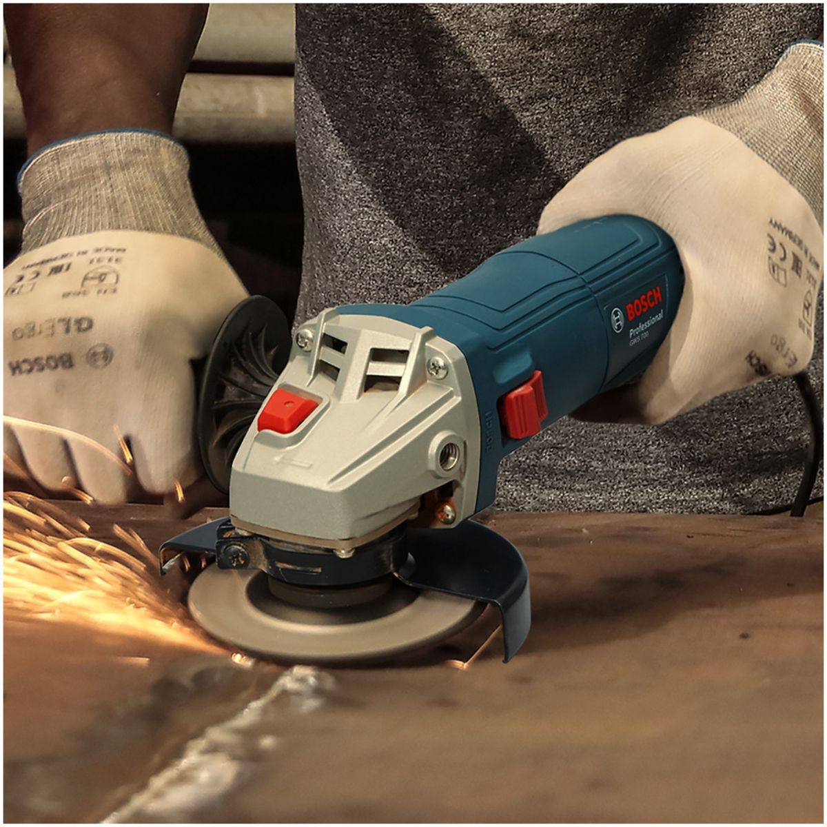 BOSCH - Amoladora Esmeril Eléctrica GWS 700 BOSCH 710W