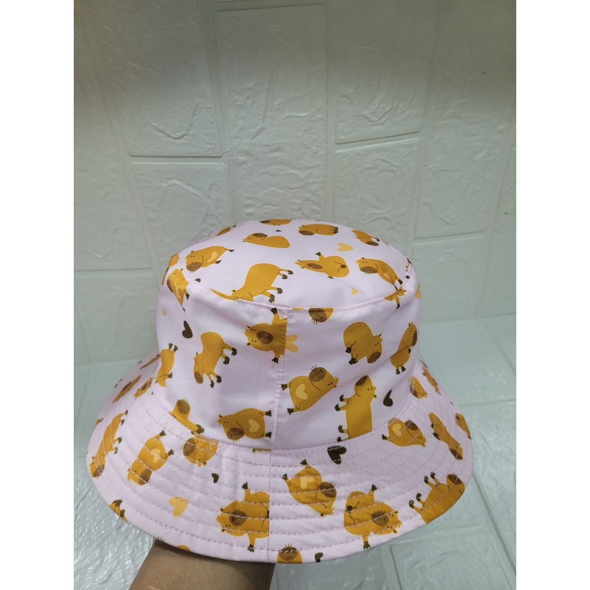 GENERICO - GORRITO CAPIBARA ROSADO PARA NIÑOS