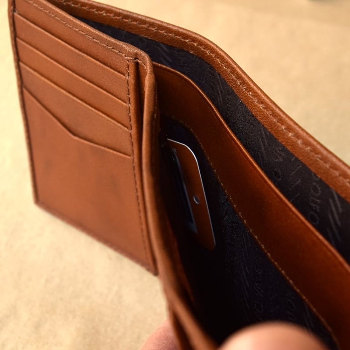 RODOLFO VALENTINO - Billetera Hombre Trifold RODOLFO VALENTINO BC110A