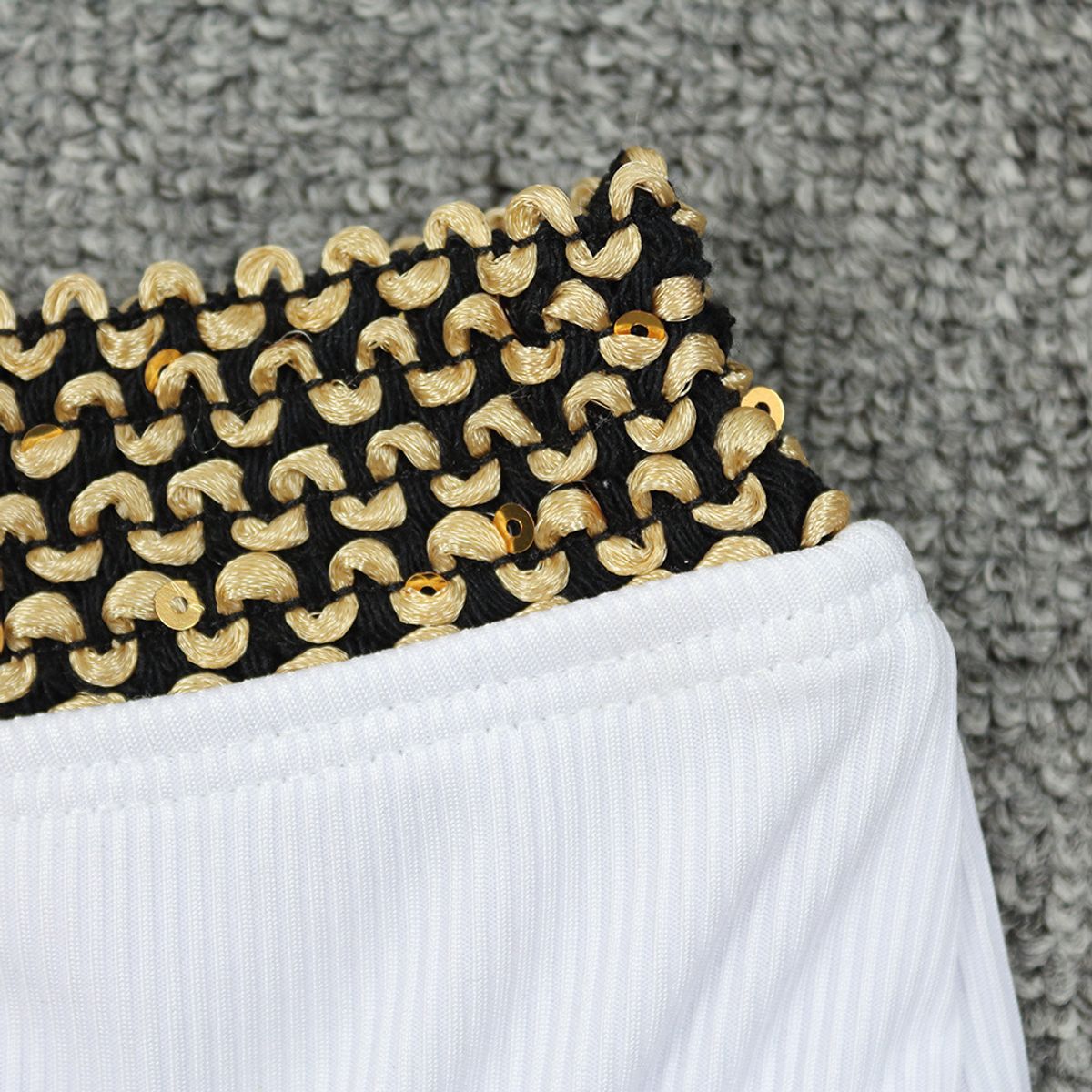 GENERICO - TRAJE DE BAÑO TIRO ALTO CON ELASTICO DORADO