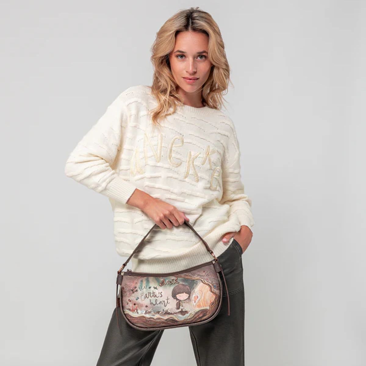 GENERICO - Cartera con Asa de Mano-Anekke Core