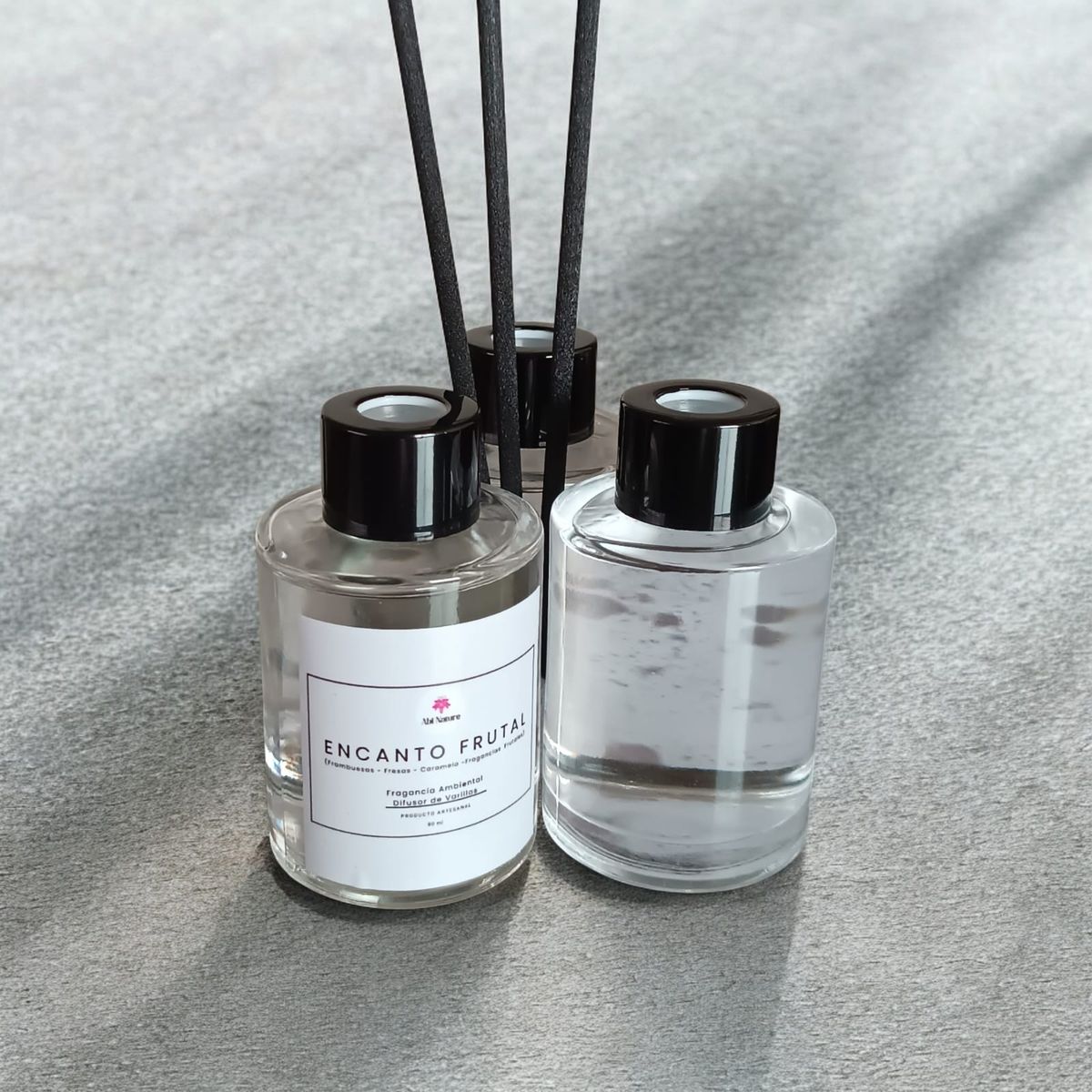 GENERICO - DIFUSOR DE VARILLAS AROMA ENCANTO FRUTAL 80 ML.