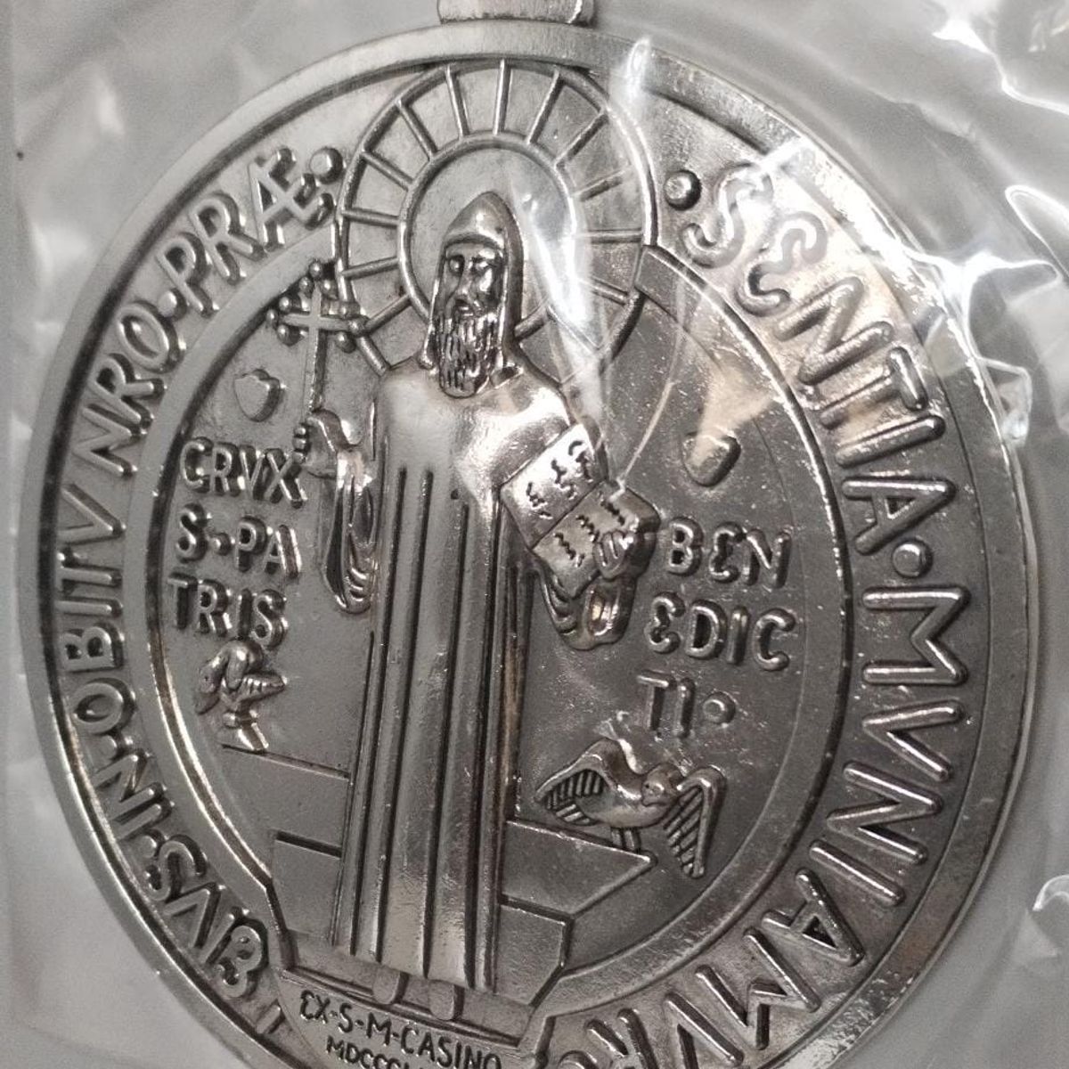 GENERICO - DIJE ADORNO  DE SAN BENITO PLATEADO 9CM