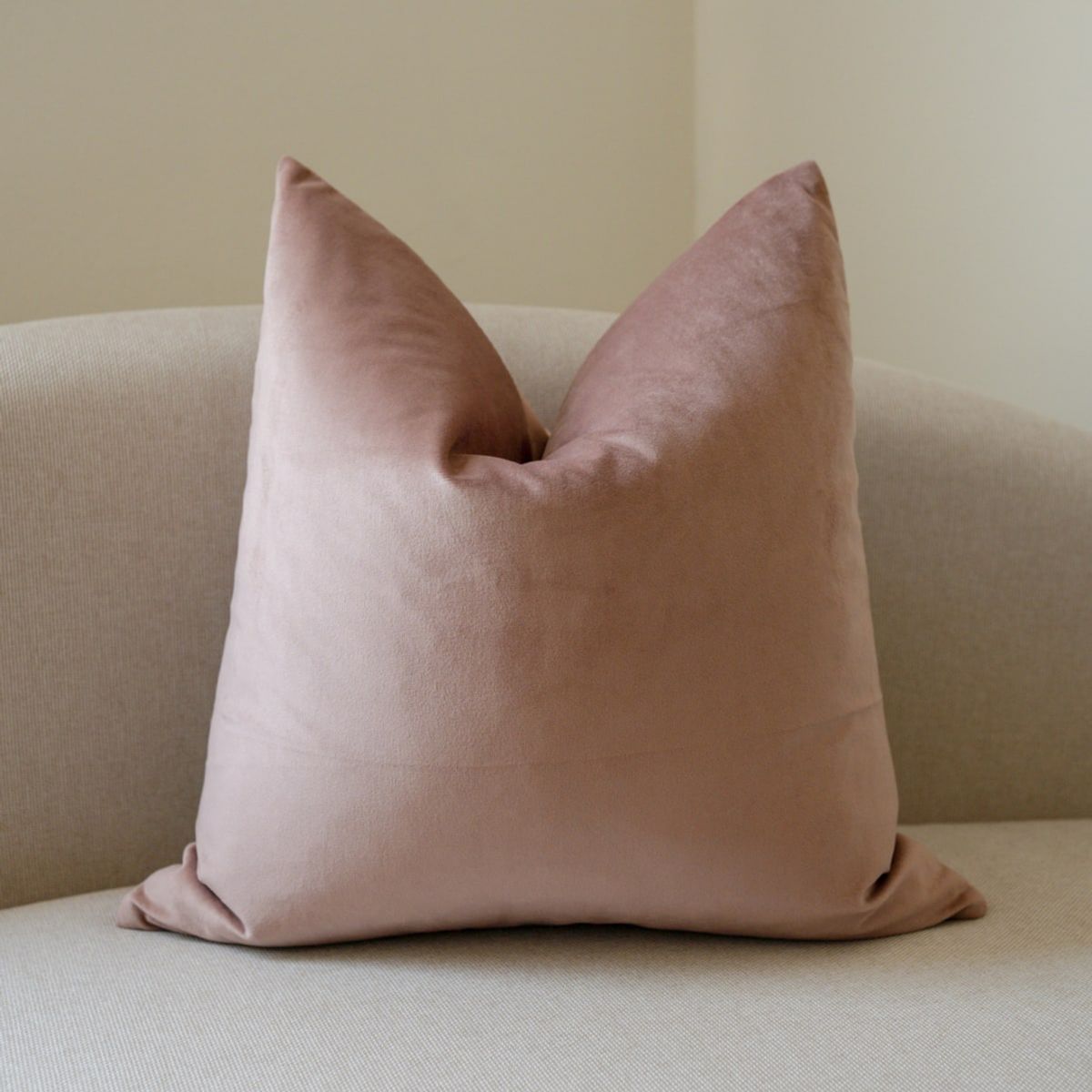 CLAUDIA RIVA HOME - Cojín terciopelo Rosa + relleno de poliester