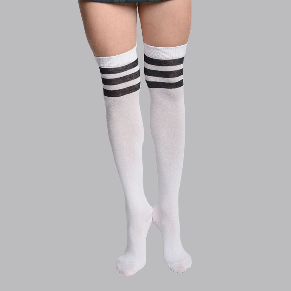 WHITE - Medias Largas Blancas y negras   Bucaneras_.