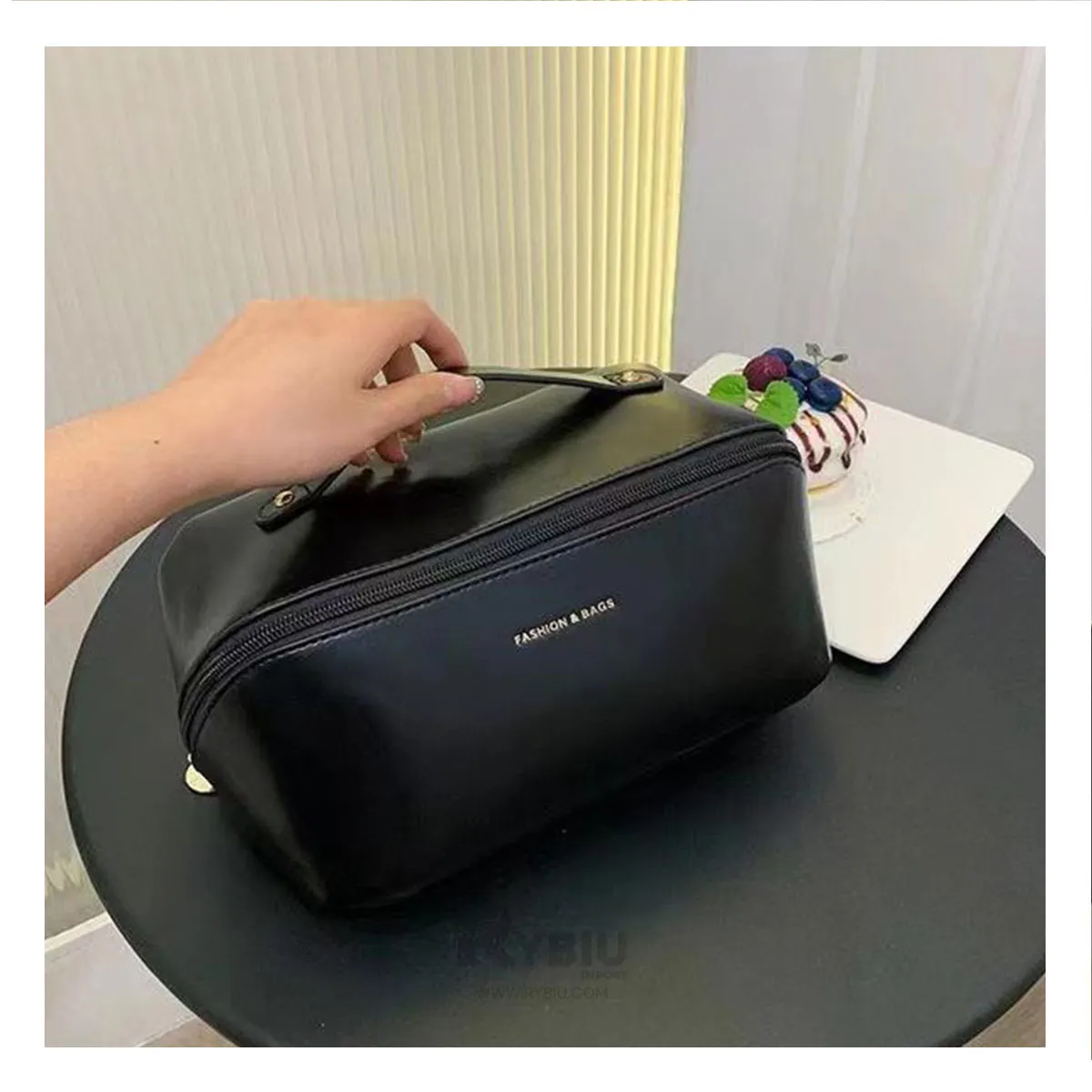 GENERICO - Cosmetiquero Elegante para Viaje en Negro Y+Papel de Regalo