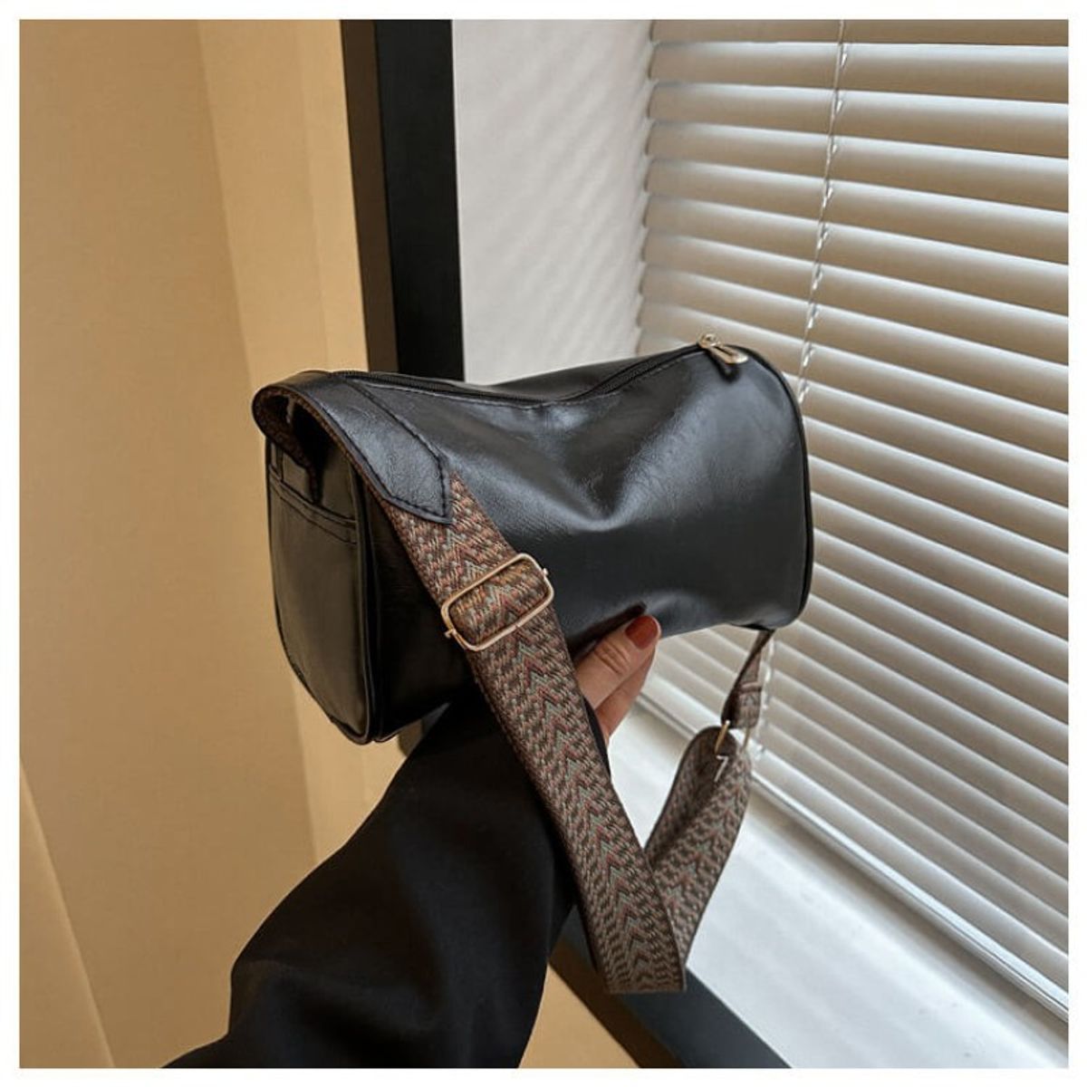 AURELA - Bolso Emma™ Retro Cruzado con Correa Ancha de Textura