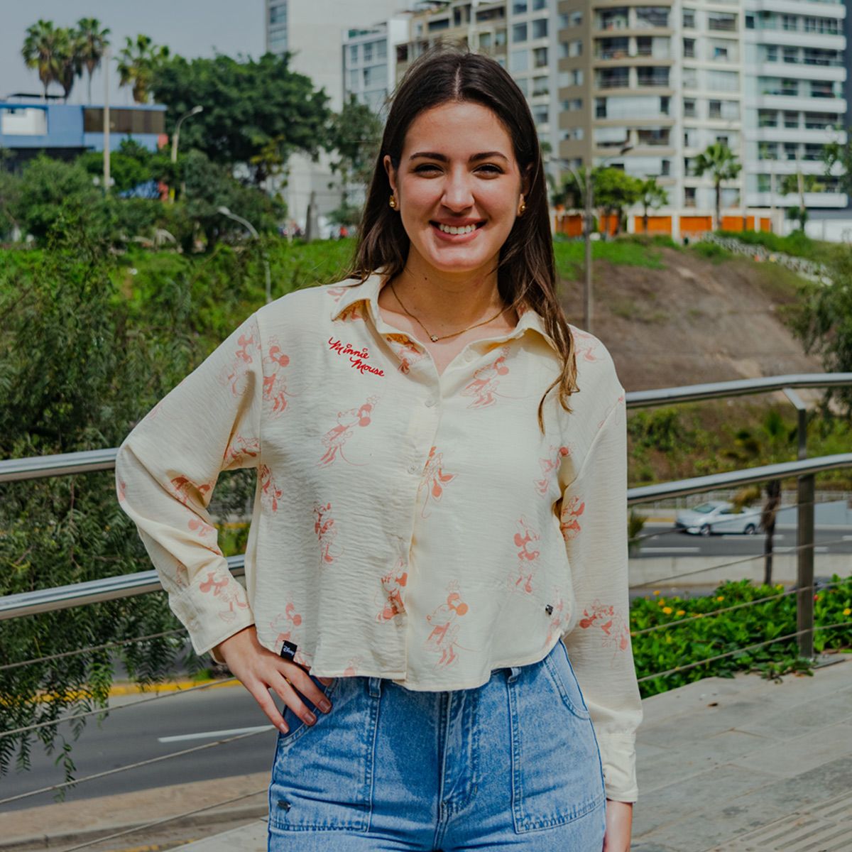 DISNEY - CAMISA SEMI CROP MUJER CLASICOS DE DISNEY MARFIL