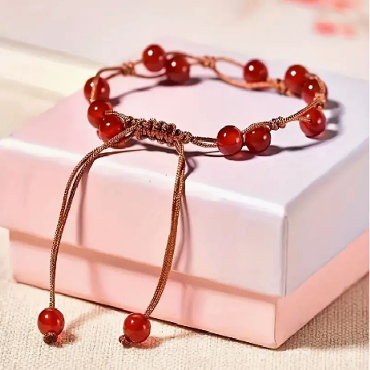 GENERICO - PULSERA TRENZADA CON CUENTAS DE CRISTAL ROJO