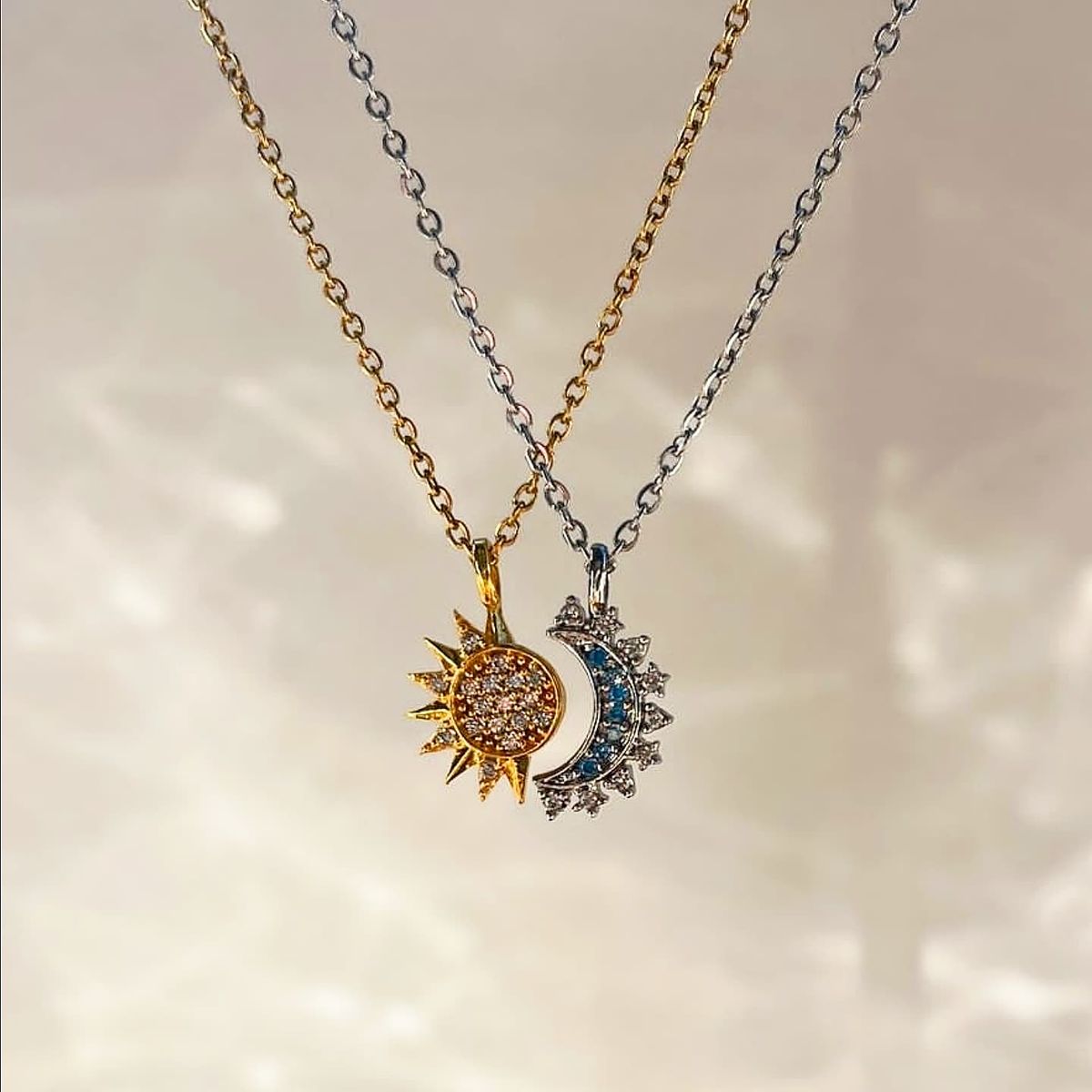 GENERICO - Juego Collar Celestial Imantado Sol y Luna Regalo Pareja