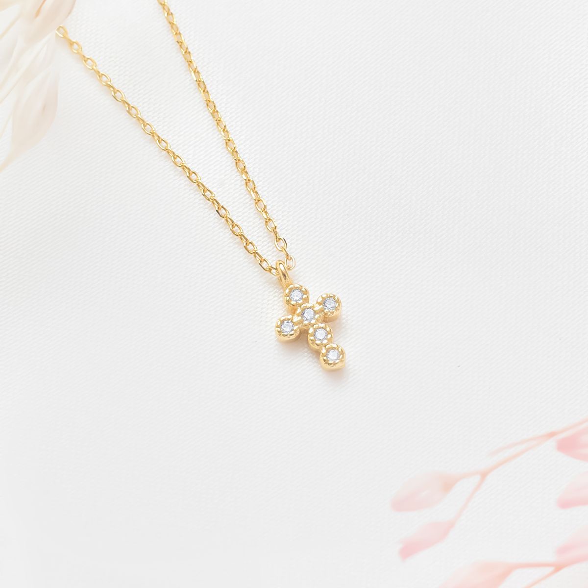 CLEO JOYAS & ACCESORIOS - Collar Agnes Mini Cruz Dorado Plata