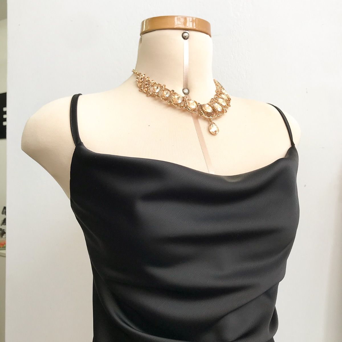 GENERICO - Vestido Corto Seda Frida Color Negro Estacion 108