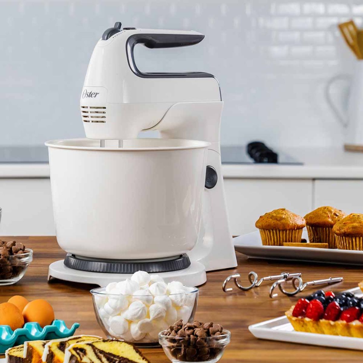 OSTER - Batidora de Mano y Pedestal Oster 250 W FPSTHS3610