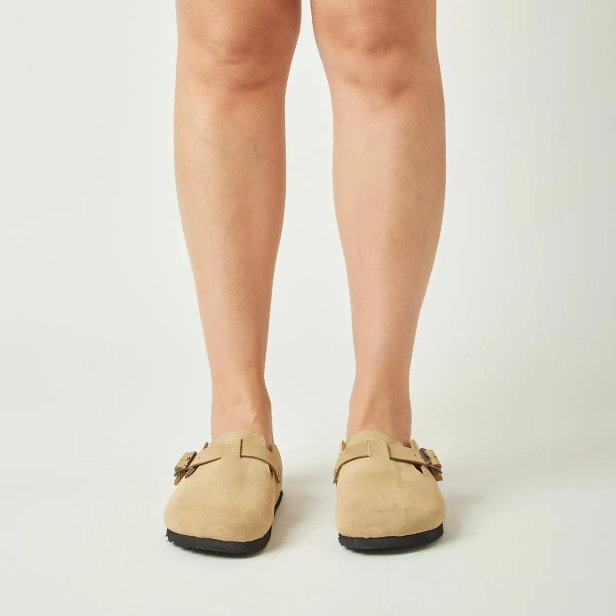 WHITE - Zuecos en cuero Chloe color gold beige