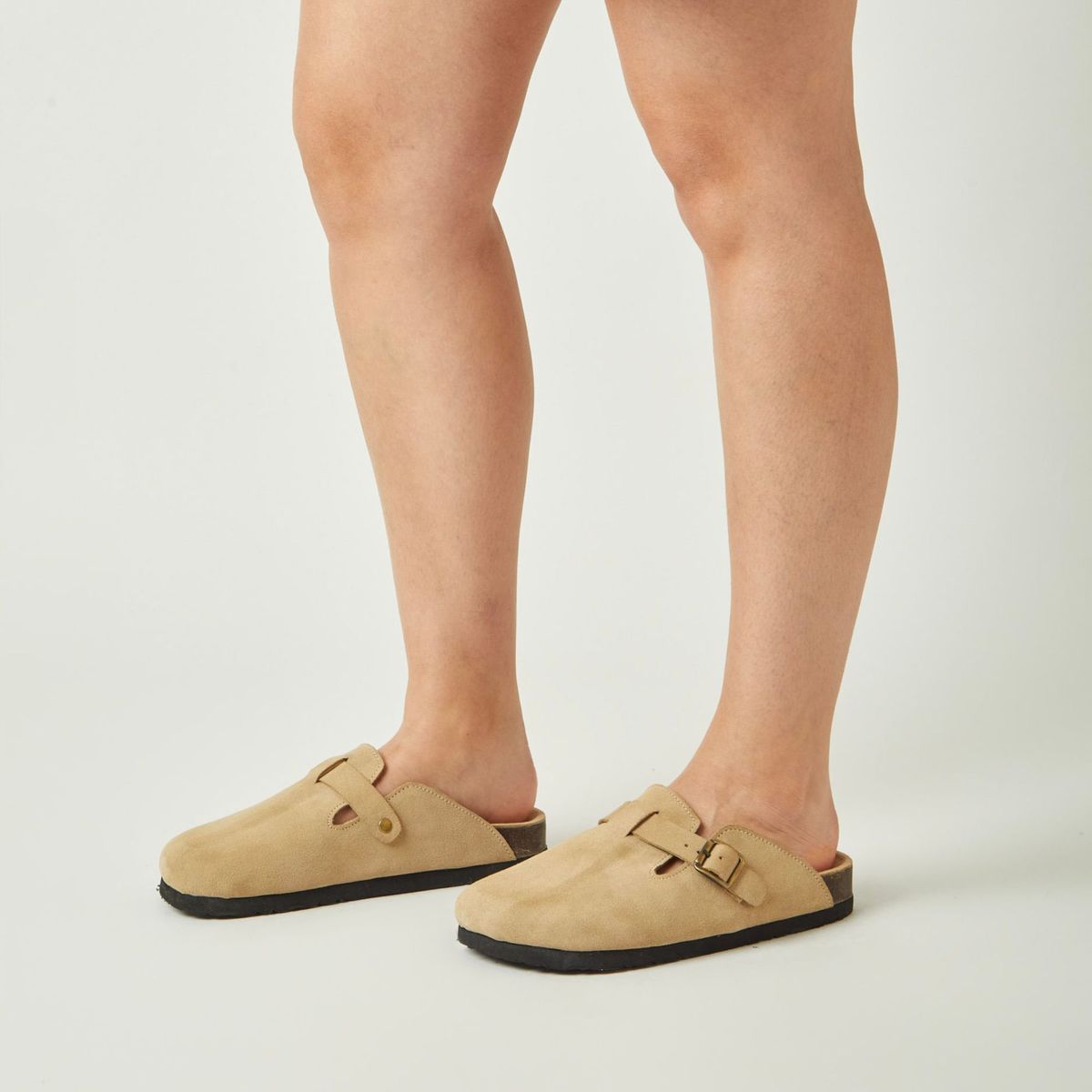 WHITE - Zuecos en cuero Chloe color gold beige