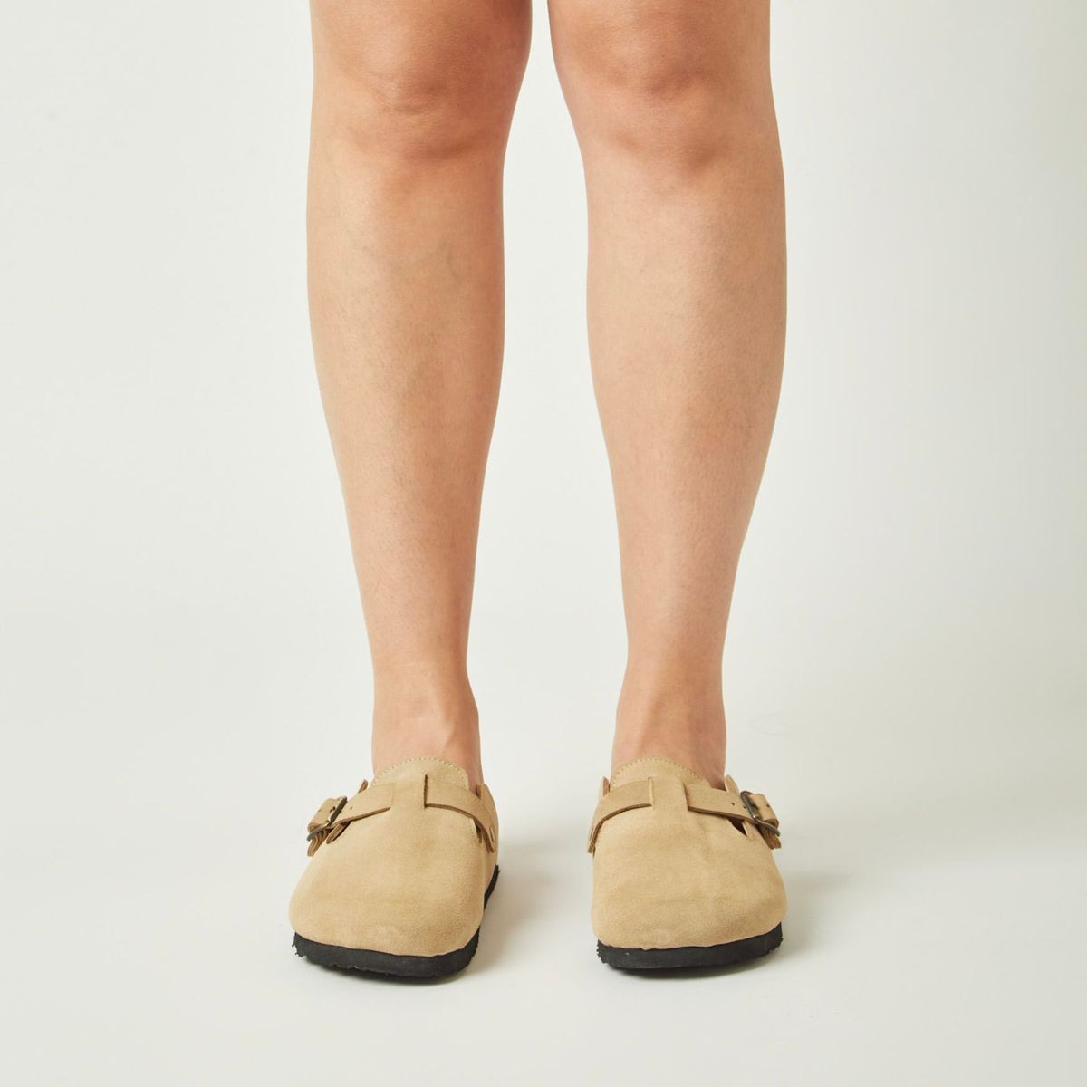 WHITE - Zuecos en cuero Chloe color gold beige