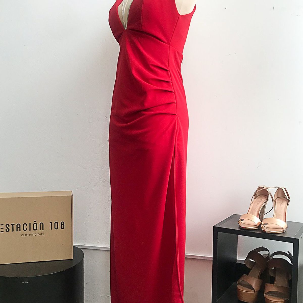 GENERICO - Vestido Largo Escote Profundo Monaco Color Rojo Estacion 108