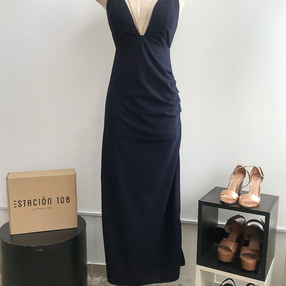 GENERICO - Vestido Largo Escote Profundo Monaco Color Azul Noche Estacion 108