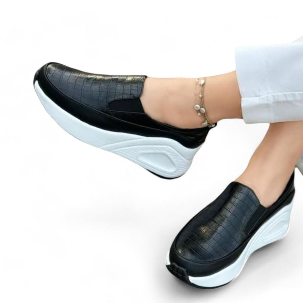 GENERICO - Mocasin mujer de plataforma con relieve 1015L-55 color negro.-