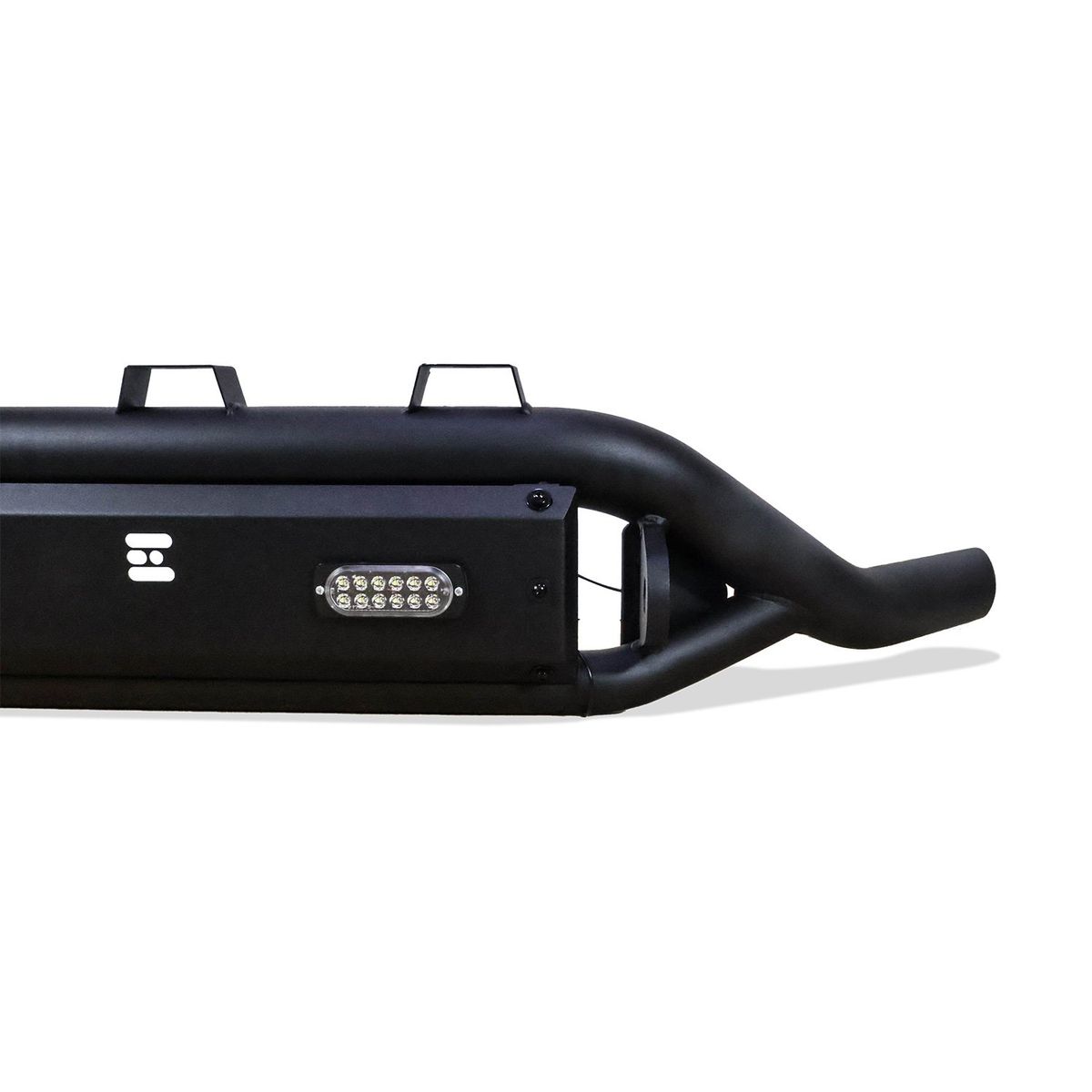 GENERICO - DEFENSA CON GRILLETE ROJO PARA L200 2016-2024 DE COLOR NEGRO