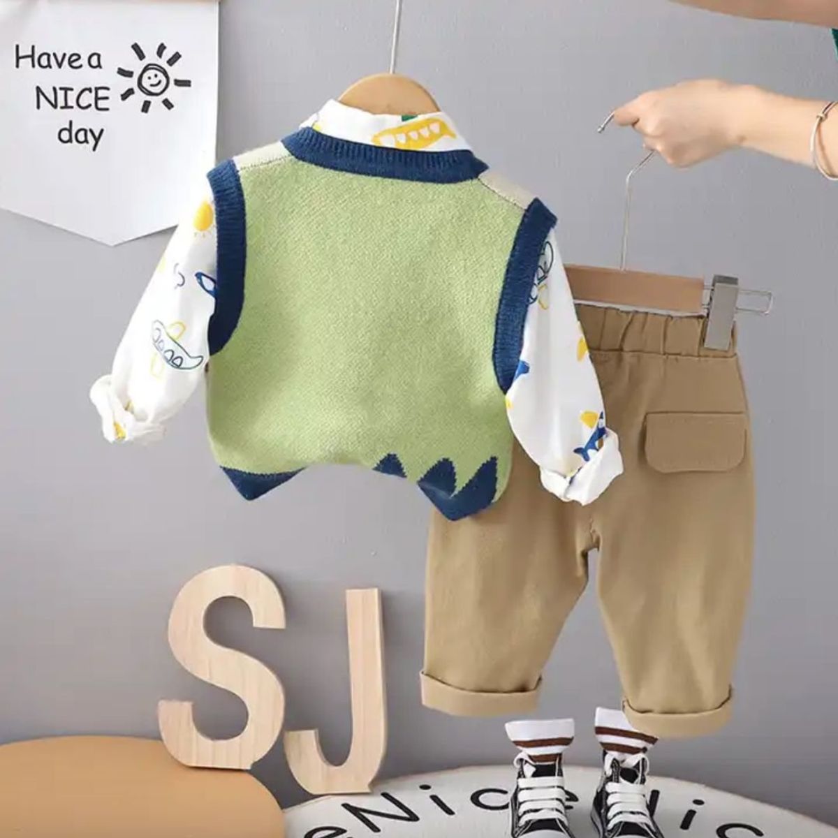 GENERICO - CONJUNTO PARA NIÑS DE DIBUJOS ANIMADOS CHALECO+ PANTALON+ CAMISA