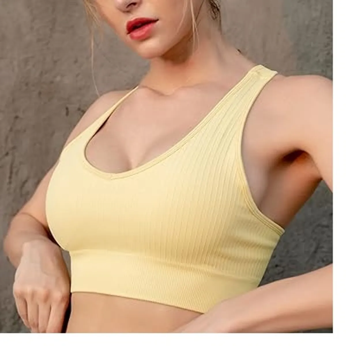 GENERICO - CONJUNTO DEPORTIVO DE TOP Y SHORT BEIGE