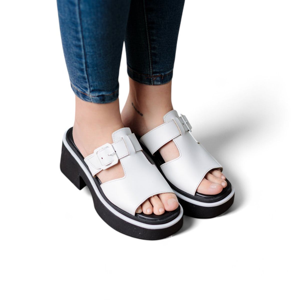 GENERICO - Sandalia mujer quero shoes taco 5 cm blanco