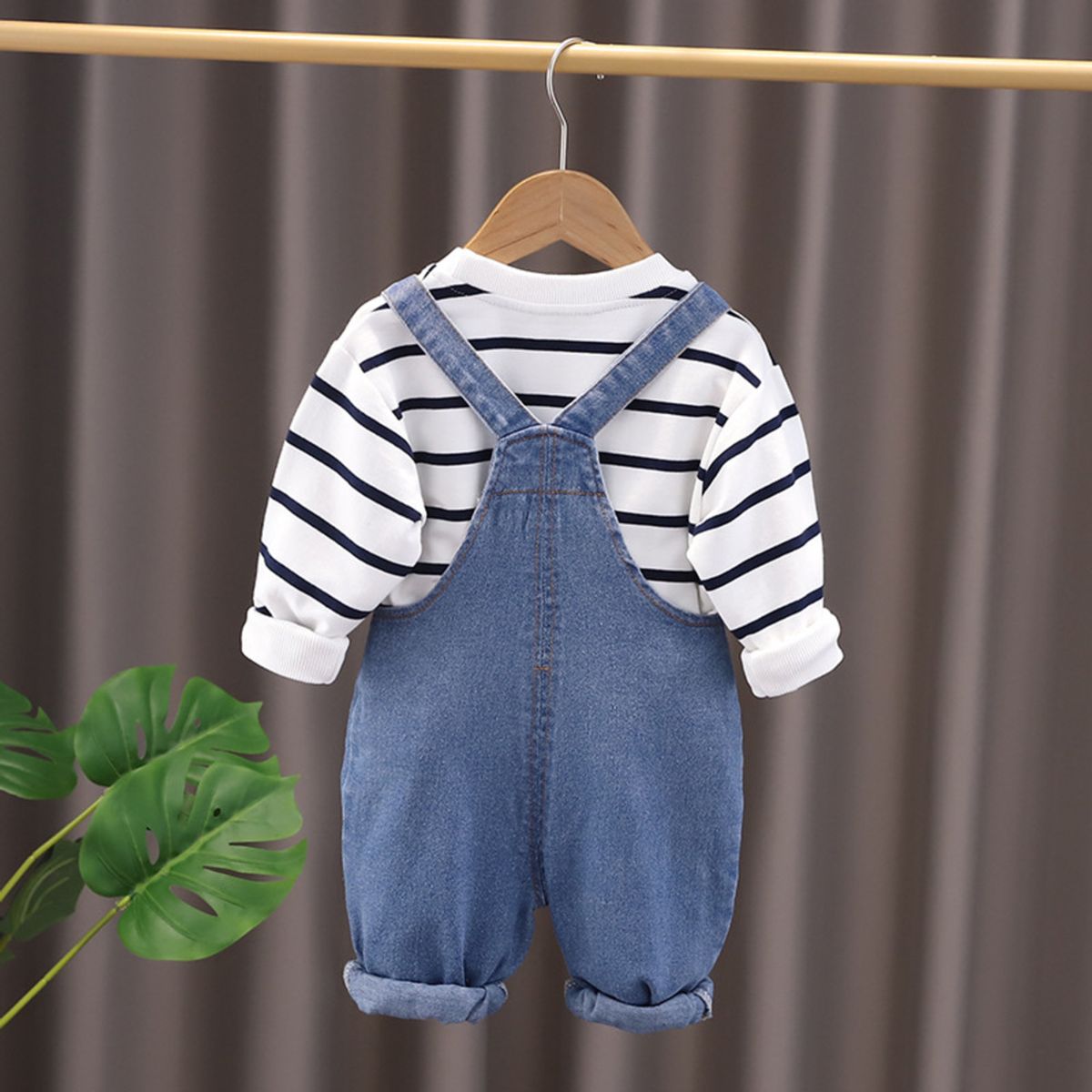 GENERICO - JUMPER DE NIÑO DE TEMATICA DE PERRITOS DE 2 PIEZAS