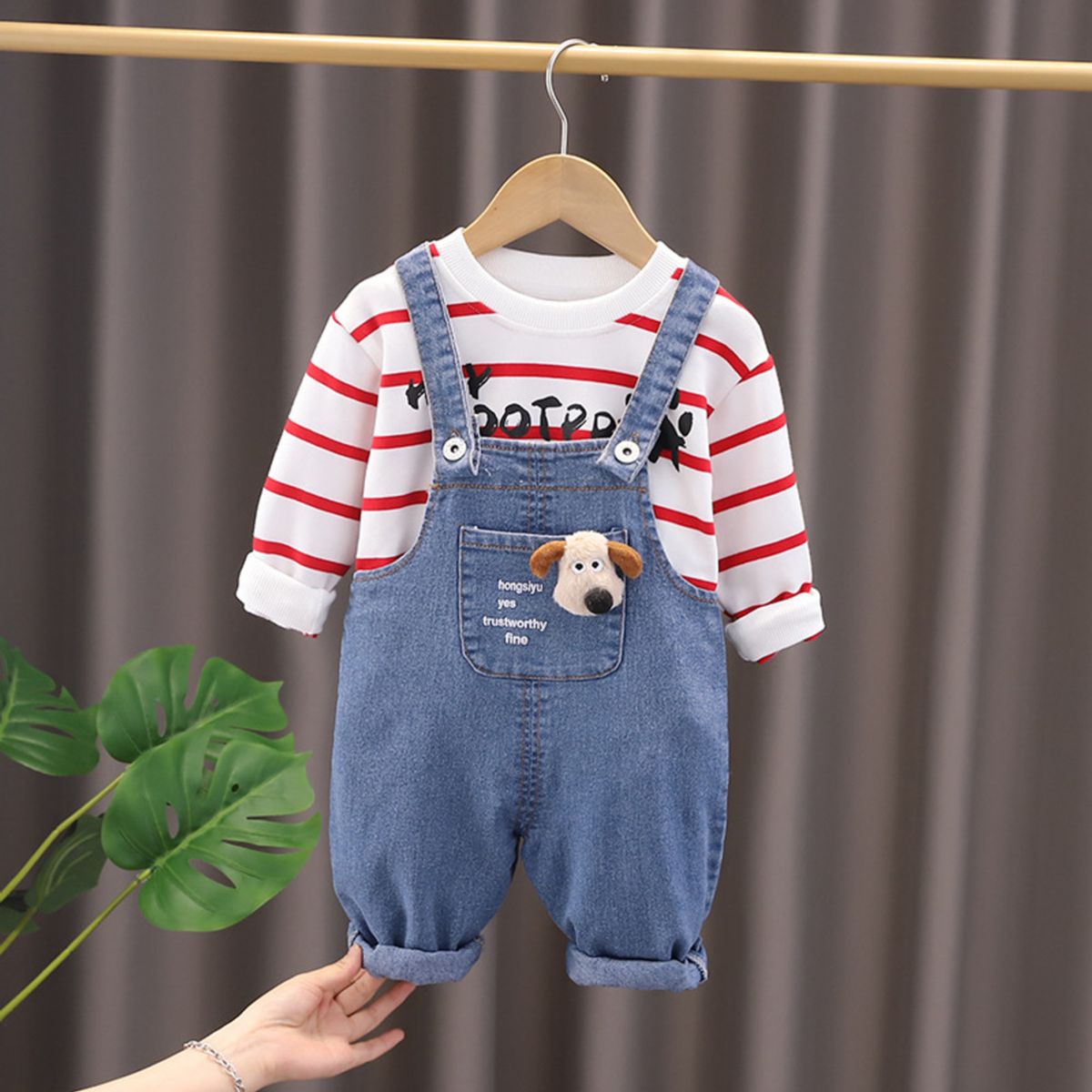 GENERICO - JUMPER DE NIÑO DE TEMATICA DE PERRITOS ROJOS DE 2 PIEZAS