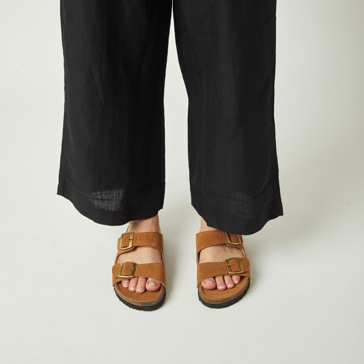 WHITE - Sandalias Honey de cuero color camel