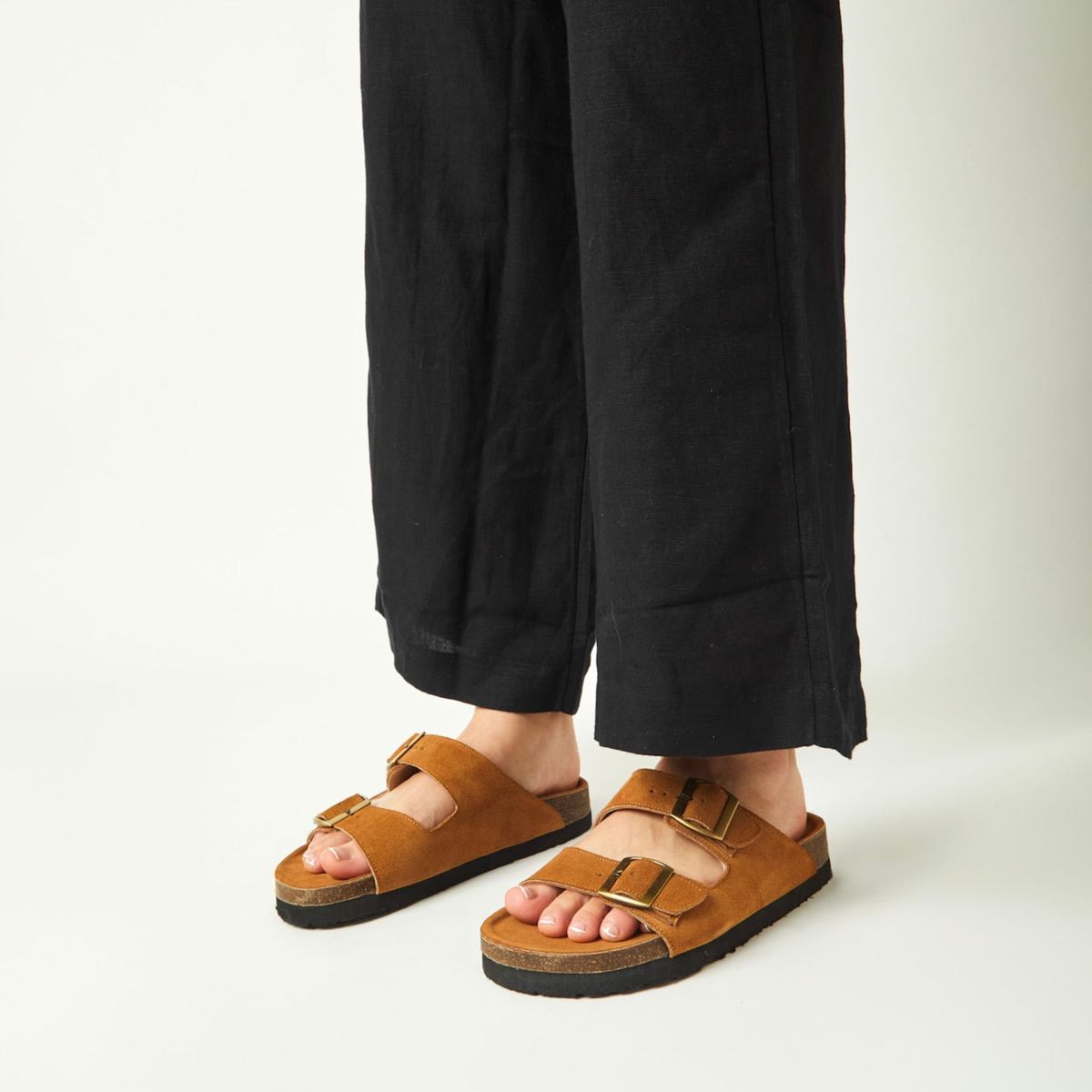 WHITE - Sandalias Honey de cuero color camel