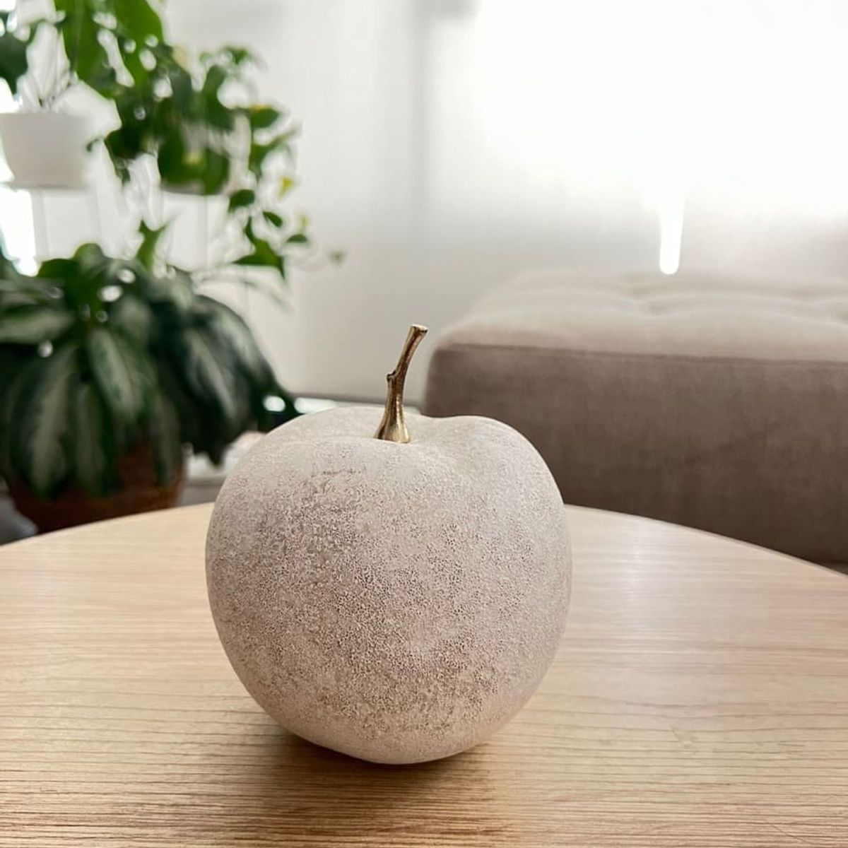 MAP DESIGN HOME - Adorno Manzana Decor Caliza 11x11x13 cm