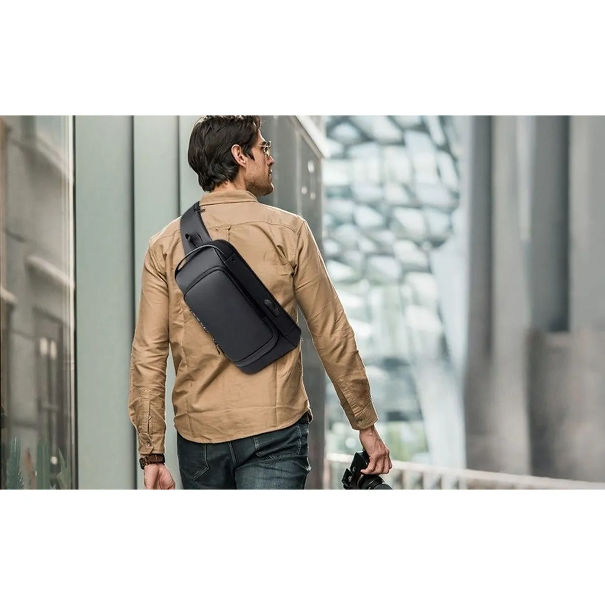 GENERICO - PECHERA MOCHILA MORRAL CRUZADO CROSSBODY ANTIRROBO USB MOKA