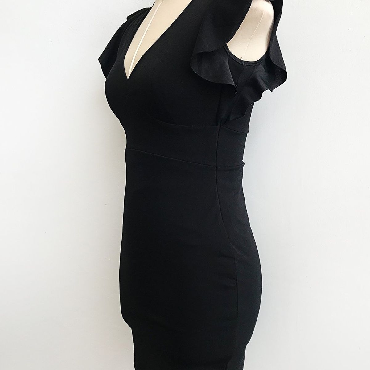 GENERICO - Vestido Escote V Con Vuelo Nelly Color Negro Estacion 108