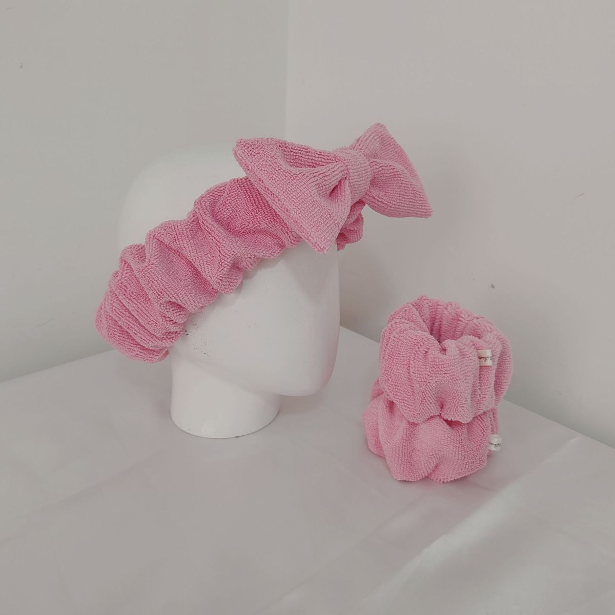 GENERICO - KIT LIMPIEZA SKINCARE VINCHA + MUÑEQUERA MICROFIBRA ROSADO