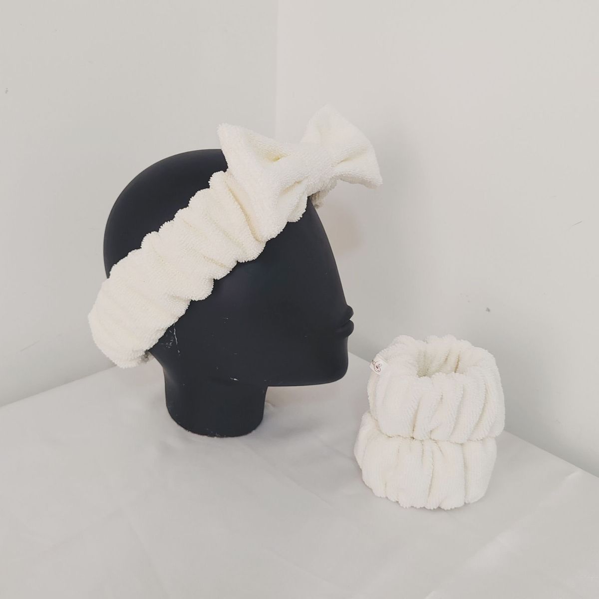 GENERICO - KIT LIMPIEZA SKINCARE VINCHA + MUÑEQUERA MICROFIBRA CREMA