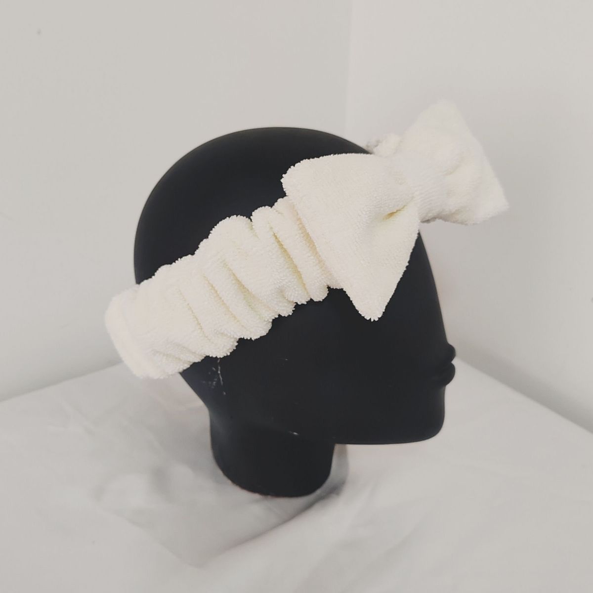 GENERICO - KIT LIMPIEZA SKINCARE VINCHA + MUÑEQUERA MICROFIBRA CREMA