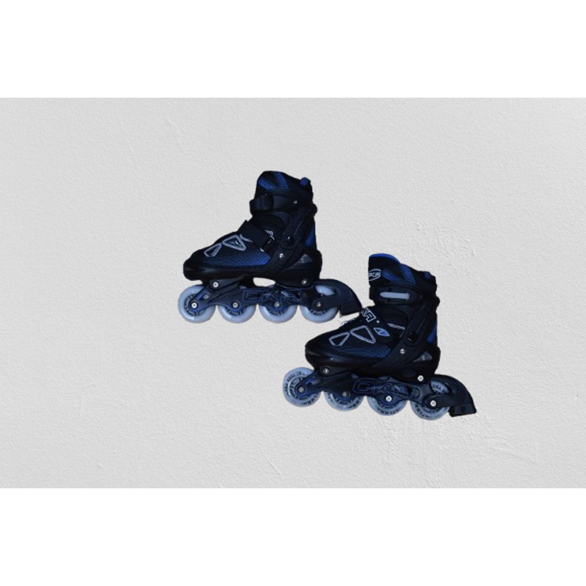 OKA - PATINES NEGRO Y AZUL MARCA OKA ENCIENDE LUCES TALLA M 34-37